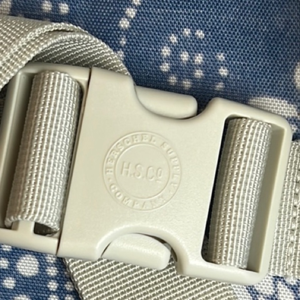 Herschel Supply Co. Fifteen Hip Pack Crossbody Bag Floral Blue Adjustable Strap - Picture 7 of 8